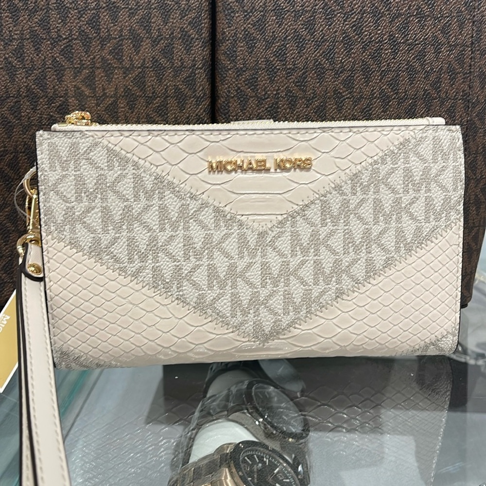 MICHAEL KORS JST LG DOUBLE ZIP WRISTLET WALLET PHONE HOLDER 
Light Cream 
NWT